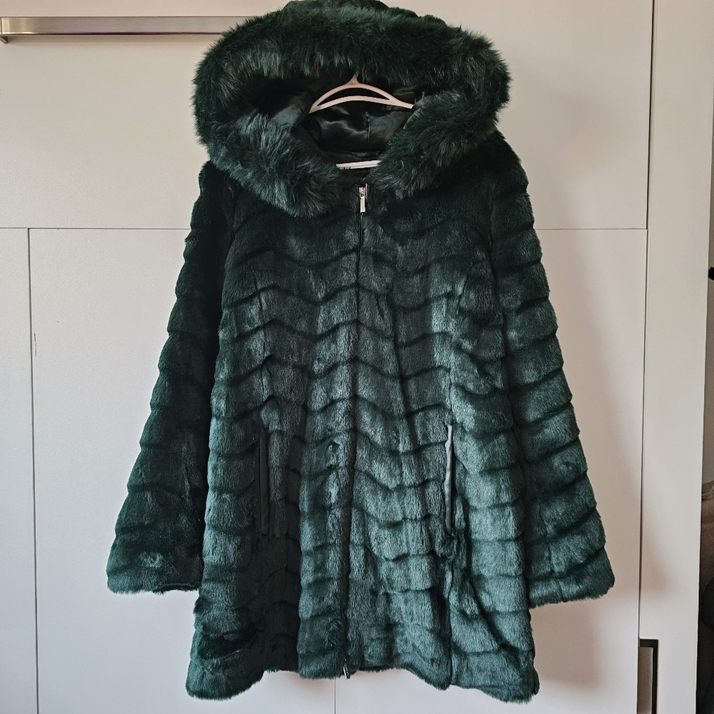 DKNY faux fur jacket winter coat women medium Chevron look like new Green - Picture 4 of 4
